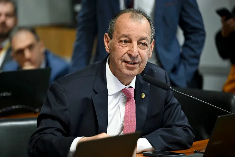 Omar Aziz e Maria do Carmo disputarão segundo turno na eleição amazonense
