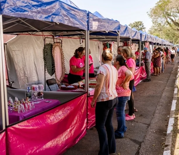 Prefeitura de Valinhos promove Feira do Outubro Rosa com foco em empreendedorismo feminino