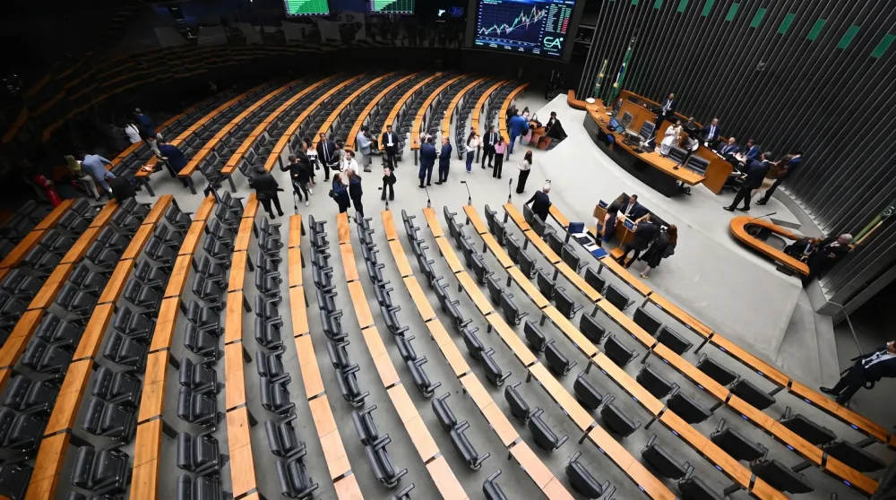 Novo supera cláusula de barreira e assegura recursos para sua bancada no Congresso