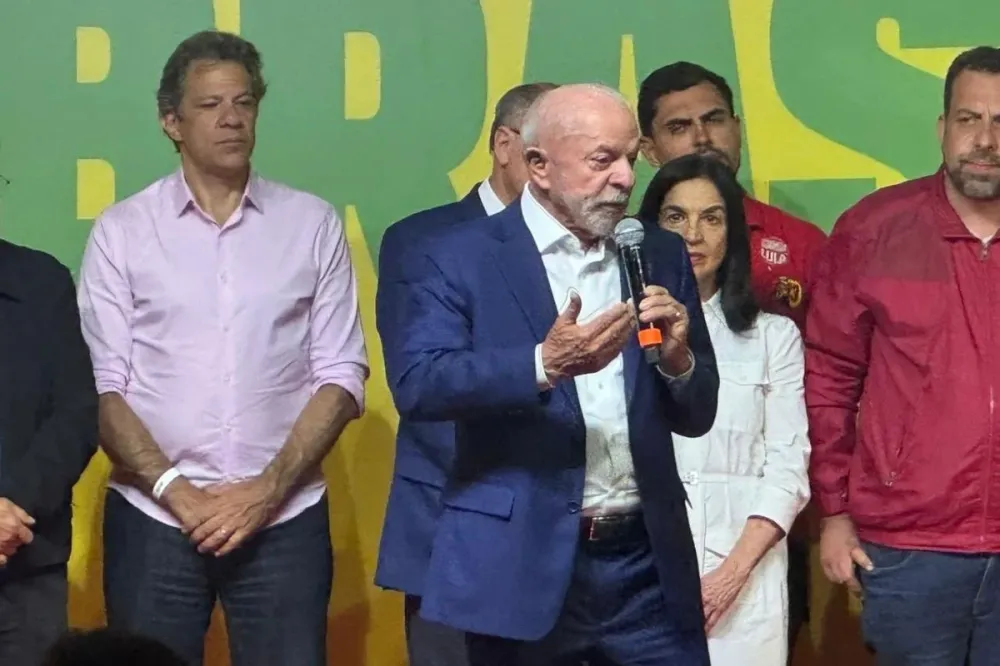Lula reúne aliados em Brasília após perder para Flávio Bolsonaro no primeiro turno