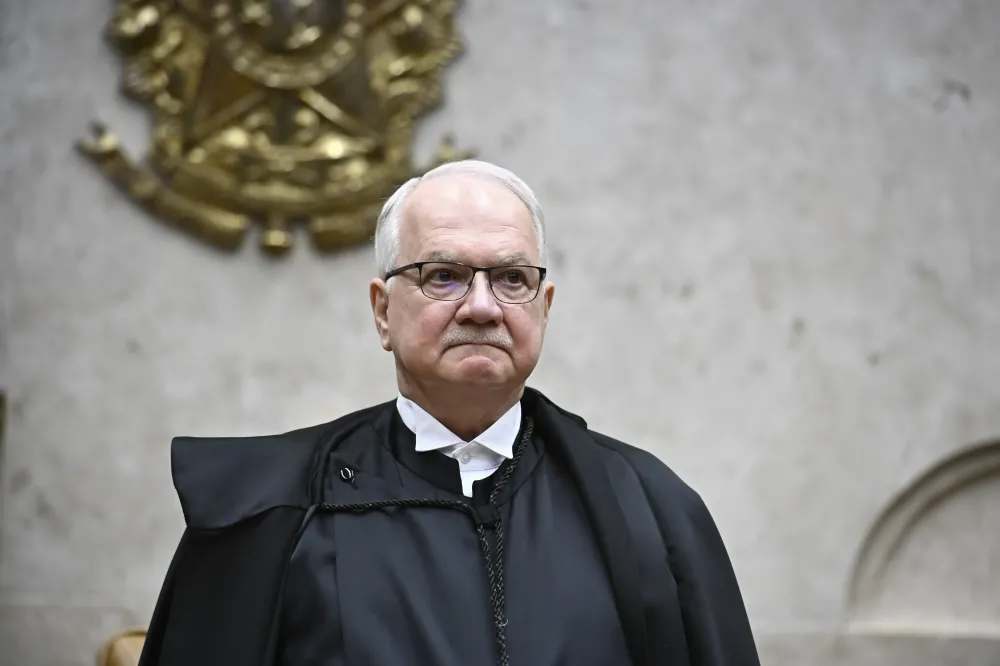 STF deve ser guardião da Carta Magna sem se assenhorar do poder, alerta Fachin