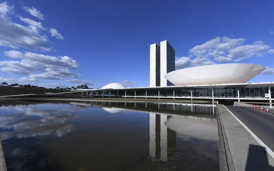 Mais de 180 congressistas deixam o mandato após eleições