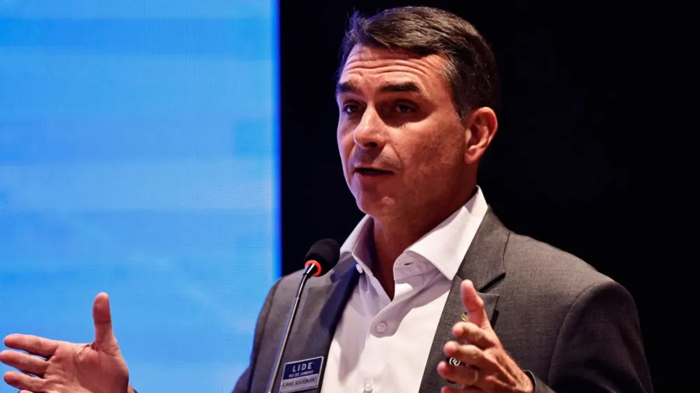 Flávio Bolsonaro terá que escolher entre apaziguar o STF ou confrontar o STF