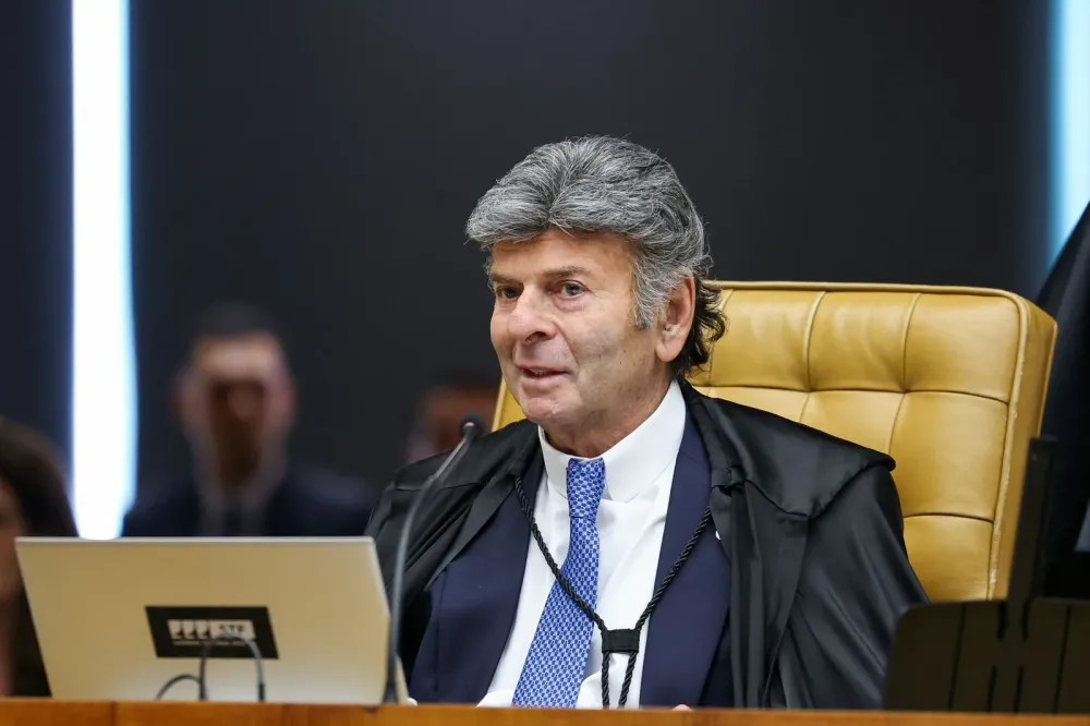 Ministro Fux exige visão total dos casos contra Jair Bolsonaro no STF