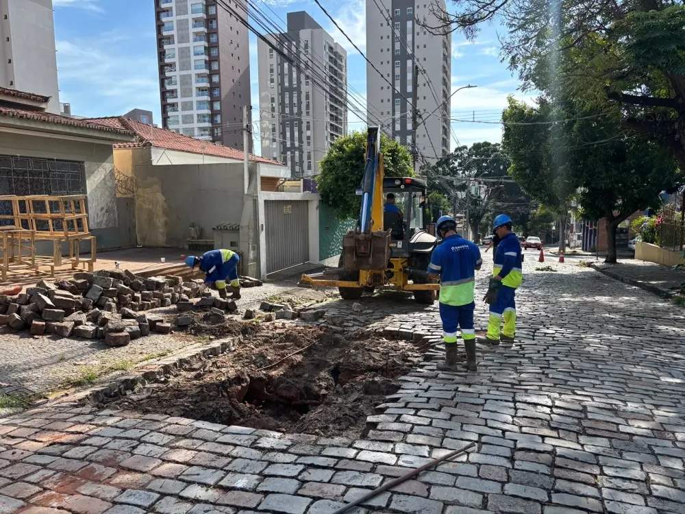 Rompimento na Rua Américo Brasiliense causa falta d'água em 20 mil imóveis do Cambuí