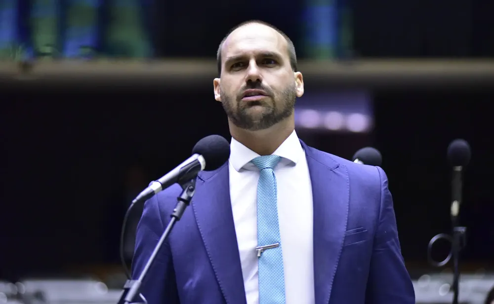 Eduardo Bolsonaro exige mais impeachment e sanções Magnitsky contra ministros do STF
