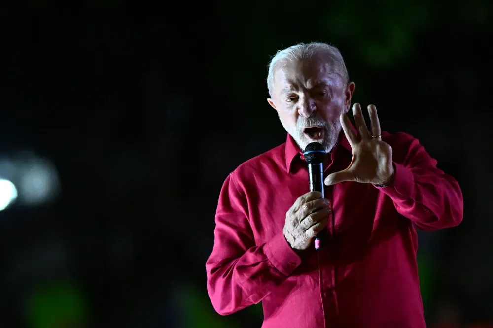 AGU exige correção da Veja sobre repasses a documentário de Lula