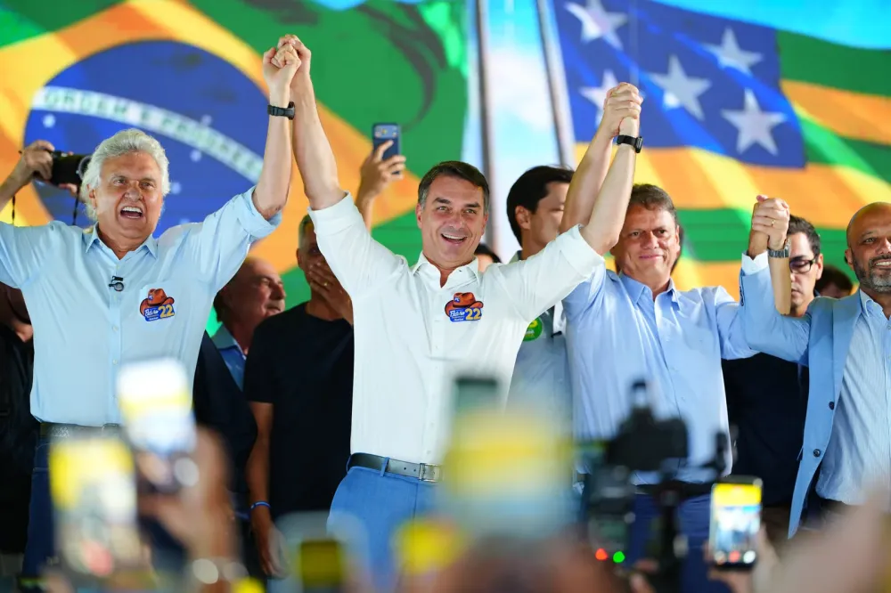 Flávio Bolsonaro amplia liderança e consolida base forte na corrida presidencial