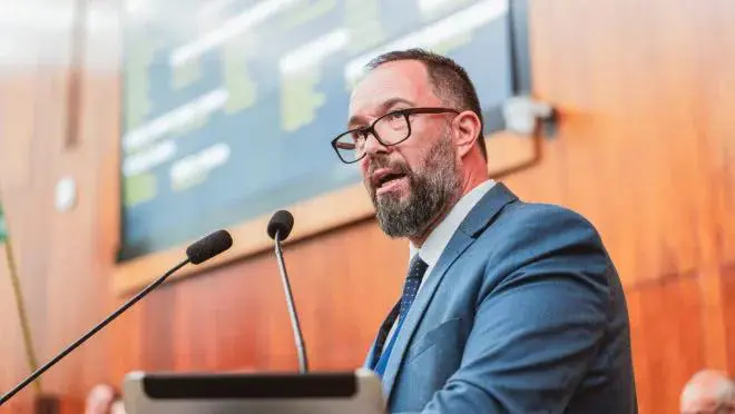 Deputado do PL critica o PT e defende que cortes de privilégios virão antes dos programas sociais