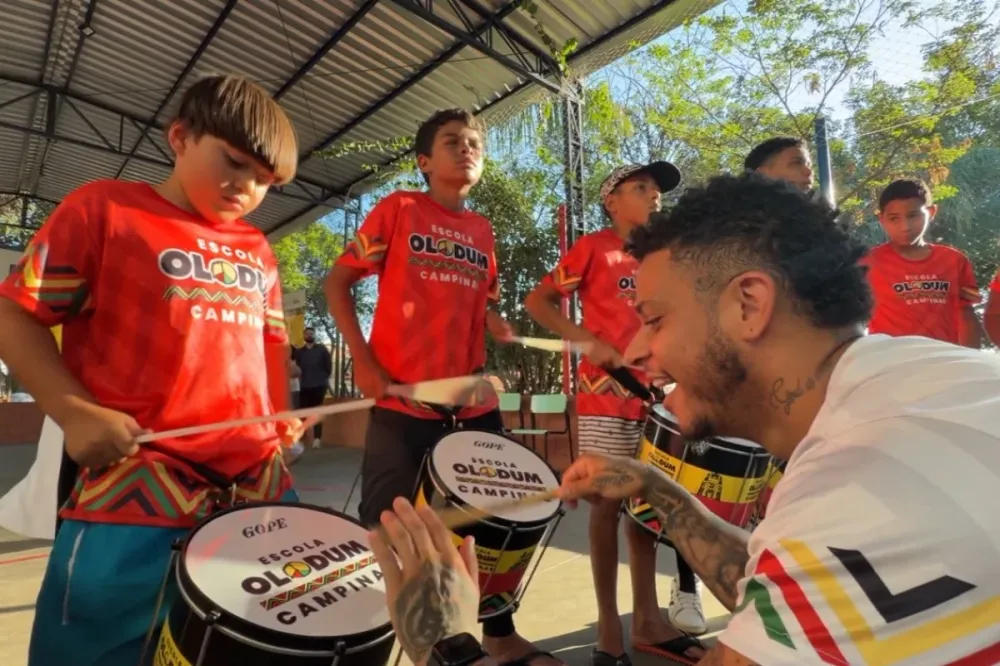 Escola Olodum promove inclusão social e aprendizado para jovens do Parque Oziel, em Campinas