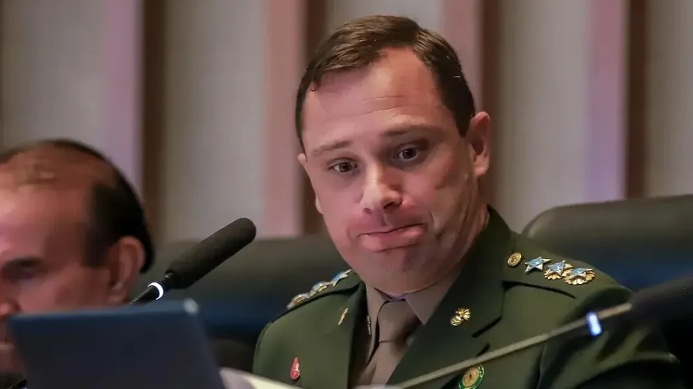 Ministro do STF nega pedido de Mauro Cid para viagem a Abu Dhabi