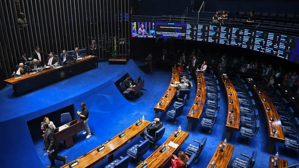 Governo articula calendário especial para votação de PEC sobre escala 6x1 no Senado