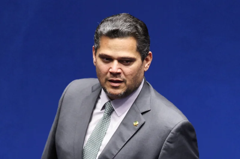 Davi Alcolumbre articula com partidos e parlamentares para manter a presidência do Senado