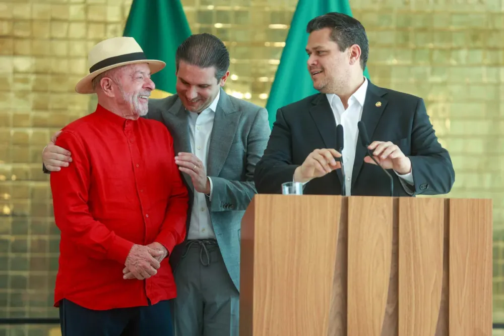 Lula deve participar da cerimônia de promulgação da PEC que altera a escala 6x1 no Congresso
