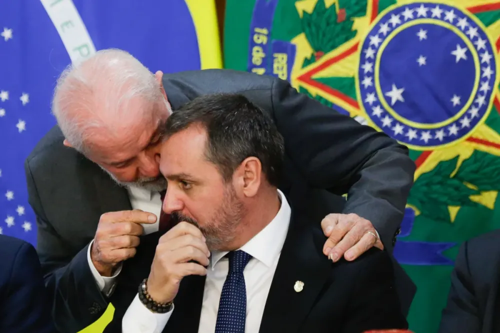 Lula afirma que diretor-geral da Polícia Federal não precisava comparecer a evento em Londres