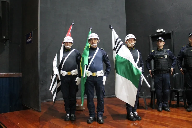 Jovens da classe de 2008 participam de Juramento à Bandeira em Vinhedo