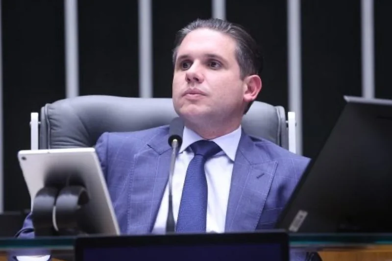 Hugo Motta articula formação de bloco partidário com partidos do Centrão e da esquerda para 2027