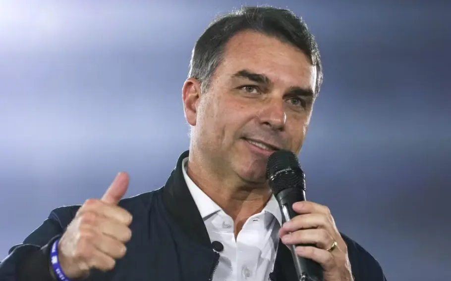 Pesquisa Ipespe aponta vantagem de Flávio Bolsonaro sobre Lula no segundo turno