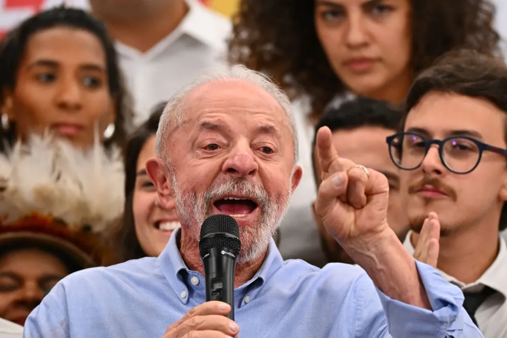 Lula anuncia autorização para quebra de sigilo próprio e dos filhos e convoca Flávio Bolsonaro a fazer o mesmo