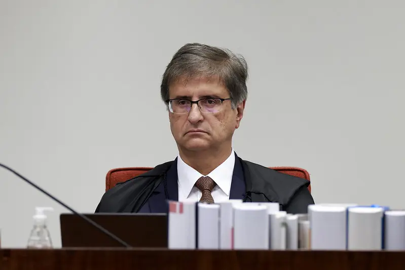 PGR apresenta parecer contra investigação de André Mendonça por abuso de autoridade