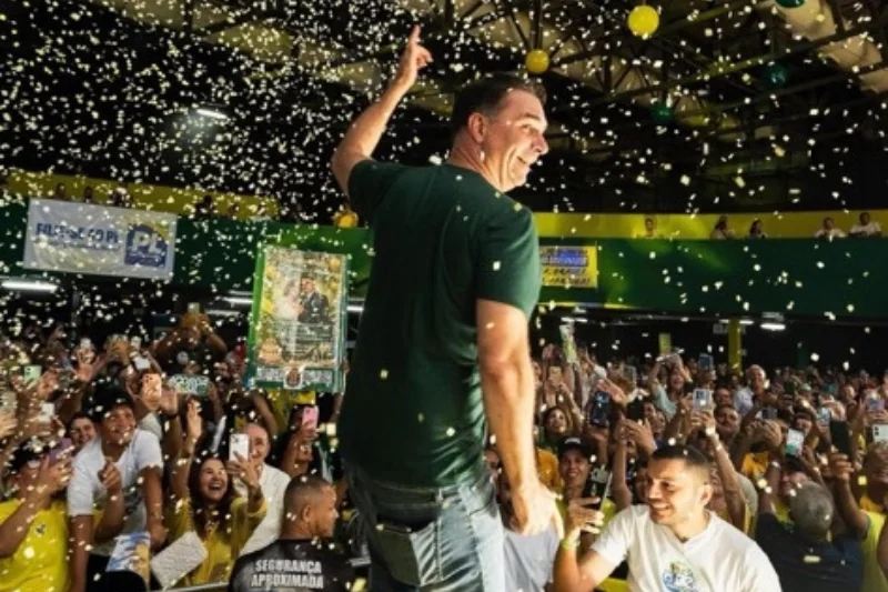 Pesquisa do instituto Gerp aponta Flávio Bolsonaro com 53% dos votos válidos contra 47% de Lula
