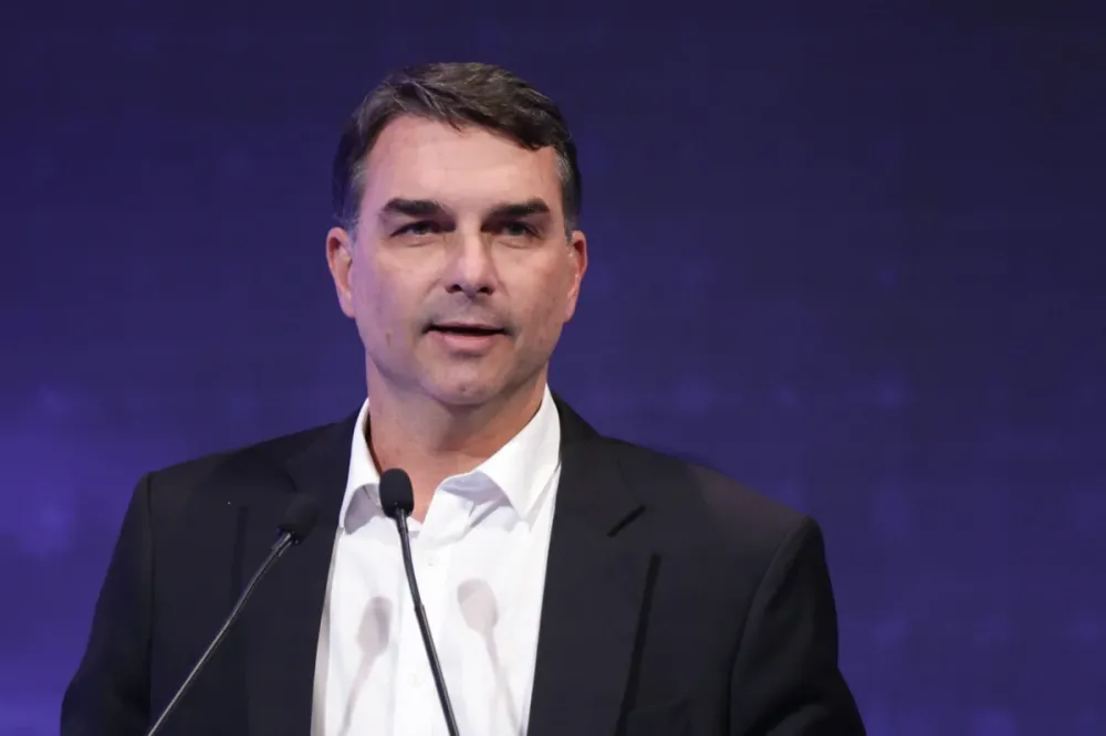 Flávio Bolsonaro afirma intenção de restabelecer o programa de incentivo ao setor de eventos