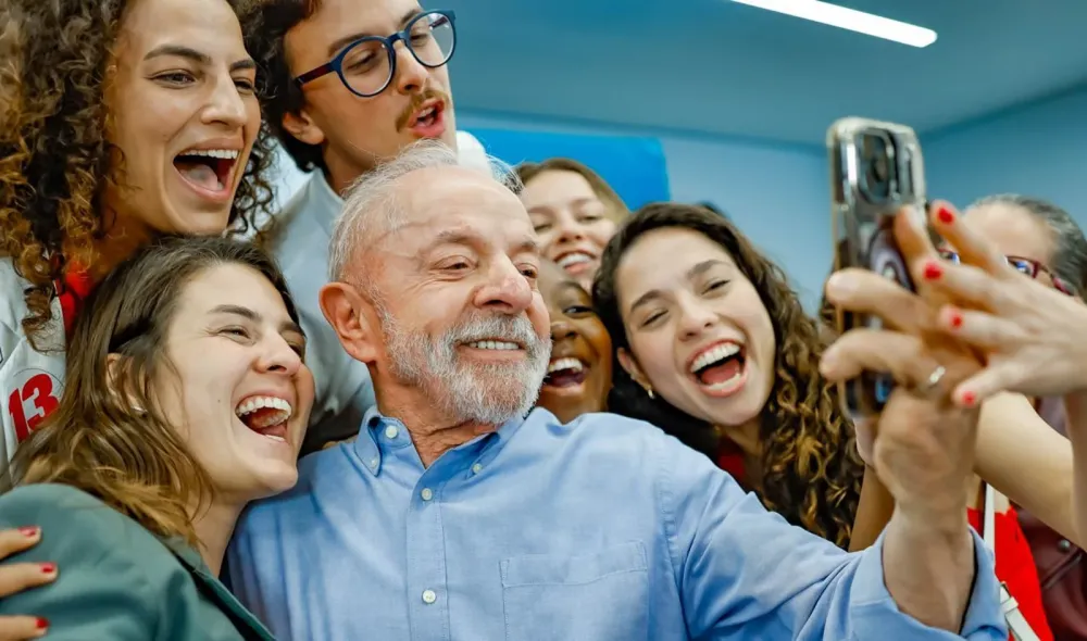 Candidato Luiz Inácio Lula da Silva altera estratégia de comunicação nas redes sociais para o segundo turno
