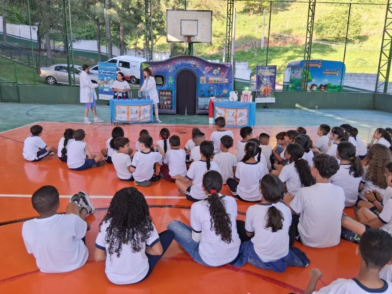 Alunos de escolas municipais de Valinhos recebem orientações sobre saúde bucal por meio de teatro