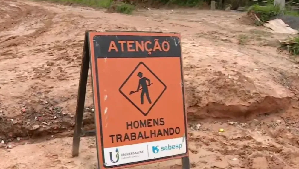 Moradores do bairro Recanto das Orquídeas em Monte Mor relatam dificuldades com lama em vias de obras da Sabesp