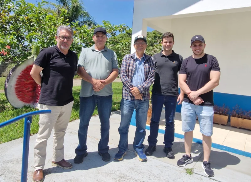 Produtores de Bady Bassitt visitam Valinhos para conhecer técnicas de cultivo de figo