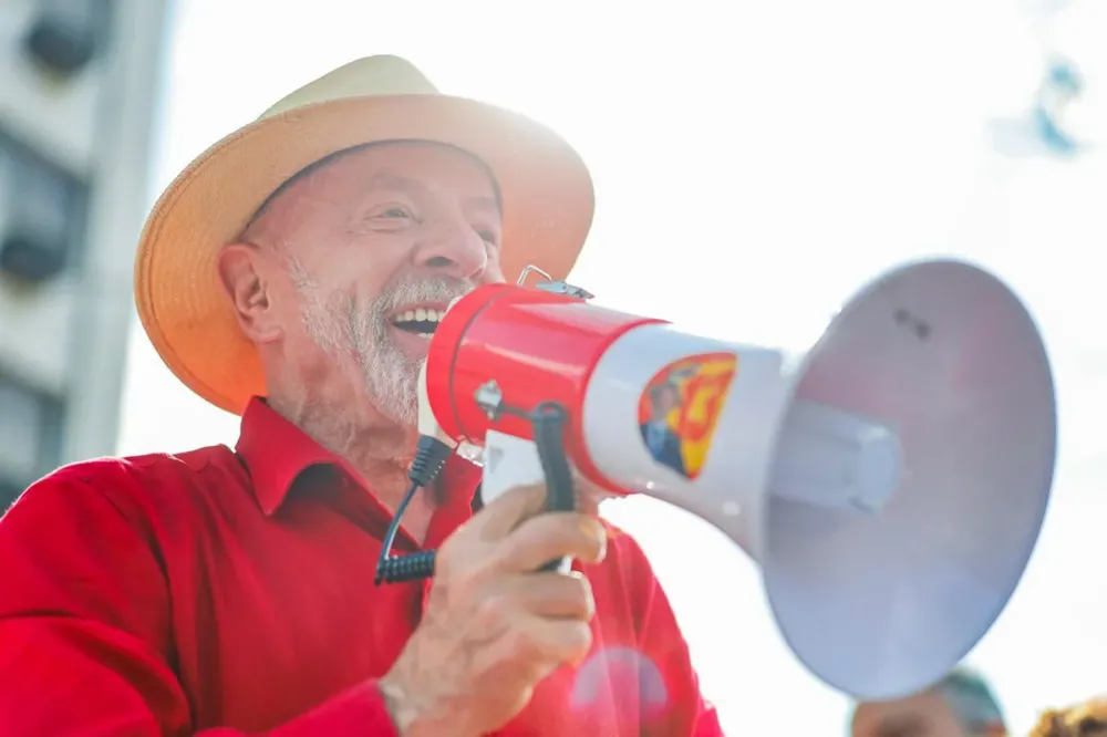 Pesquisa Quaest aponta aprovação de Lula acima da desaprovação pela primeira vez desde agosto