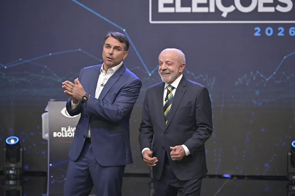 Pesquisas eleitorais na véspera do segundo turno apresentam vantagem numérica de Flávio Bolsonaro sobre Lula