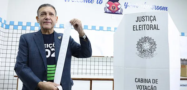 Presidente do TSE compara estrutura da eleição brasileira ao Super Bowl em reunião com observadores