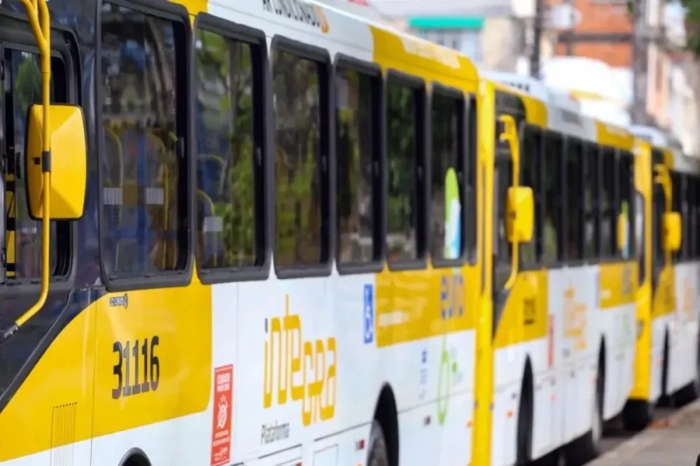 Eleitores relatam falta de ônibus para votar em São Paulo, Salvador e Petrópolis
