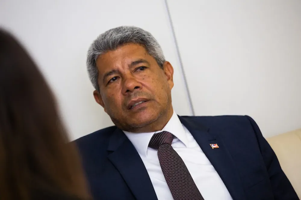 Governador da Bahia disponibiliza policiais militares para conduzir ônibus no dia de eleição