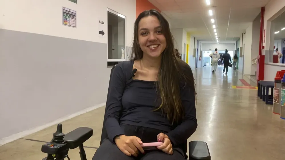 Jovem tetraplégica vota pela primeira vez em Indaiatuba durante o segundo turno das eleições