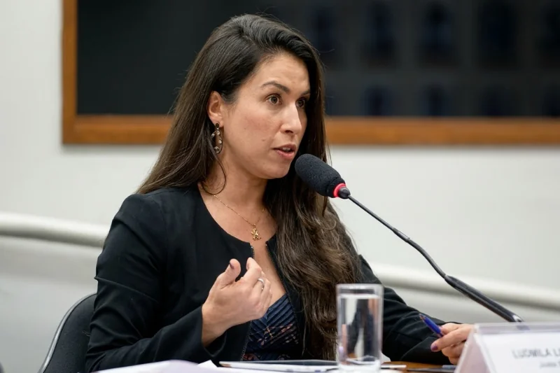 Ludmila Grillo critica decisão de Cristiano Zanin sobre extensão do horário de votação