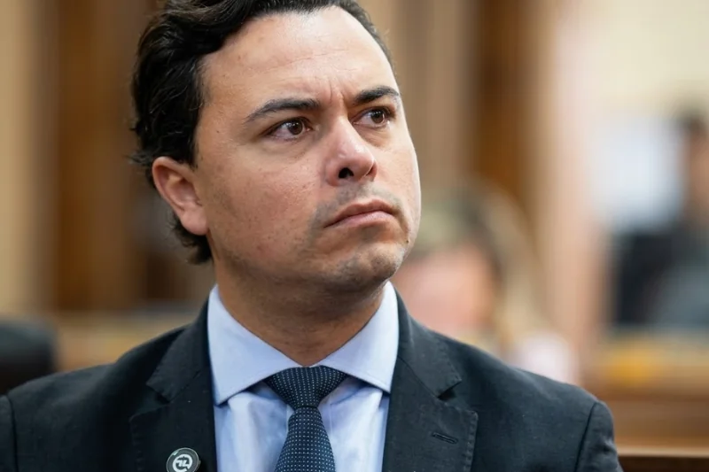 Deputado federal eleito Jeffrey Chiquini questiona decisão de ministro do STF sobre horário de votação
