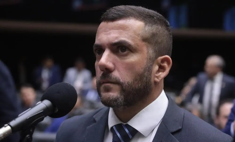 Deputado e empresário criticam decisão de ministro do STF sobre prorrogação de votação eleitoral