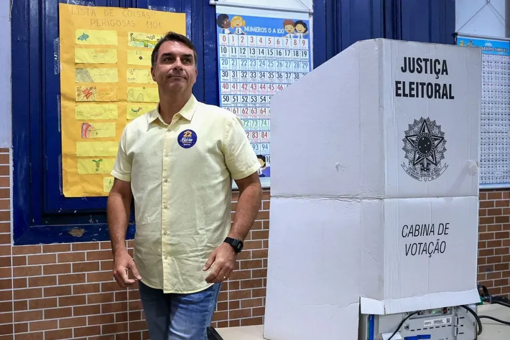 Flávio Bolsonaro vence em oito países da América do Sul e Lula ganha em quatro