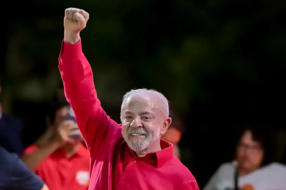 Lula se pronuncia após reeleição e afirma que trabalhará com o Congresso Nacional