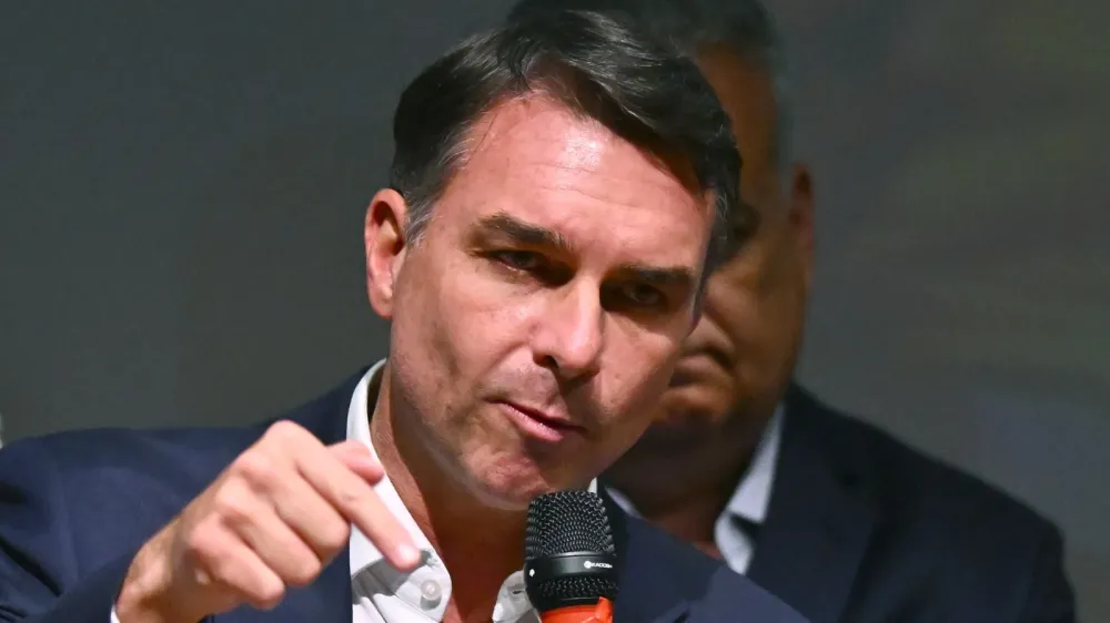 Flávio Bolsonaro decide não pedir anulação das eleições e foca em ação para cassação da chapa de Lula
