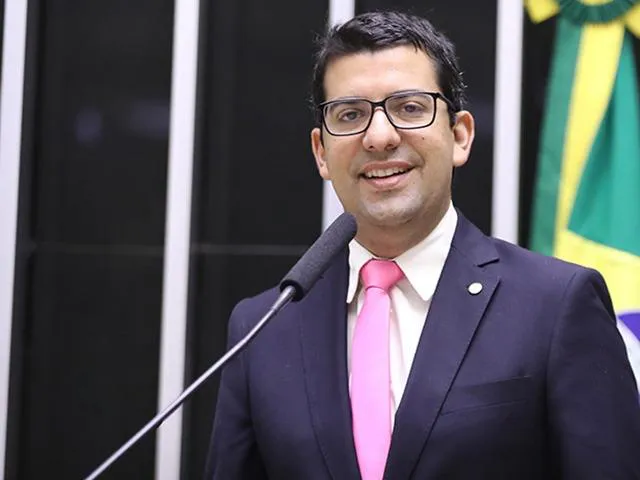 Polícia Federal realiza operação contra deputado federal por suspeitas de fraude em licitações no Rio de Janeiro