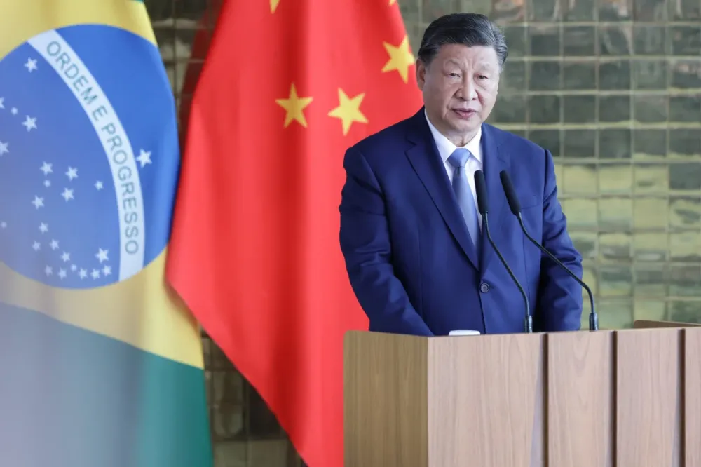 Xi Jinping parabeniza Lula e manifesta interesse em ampliar parceria com o Brasil
