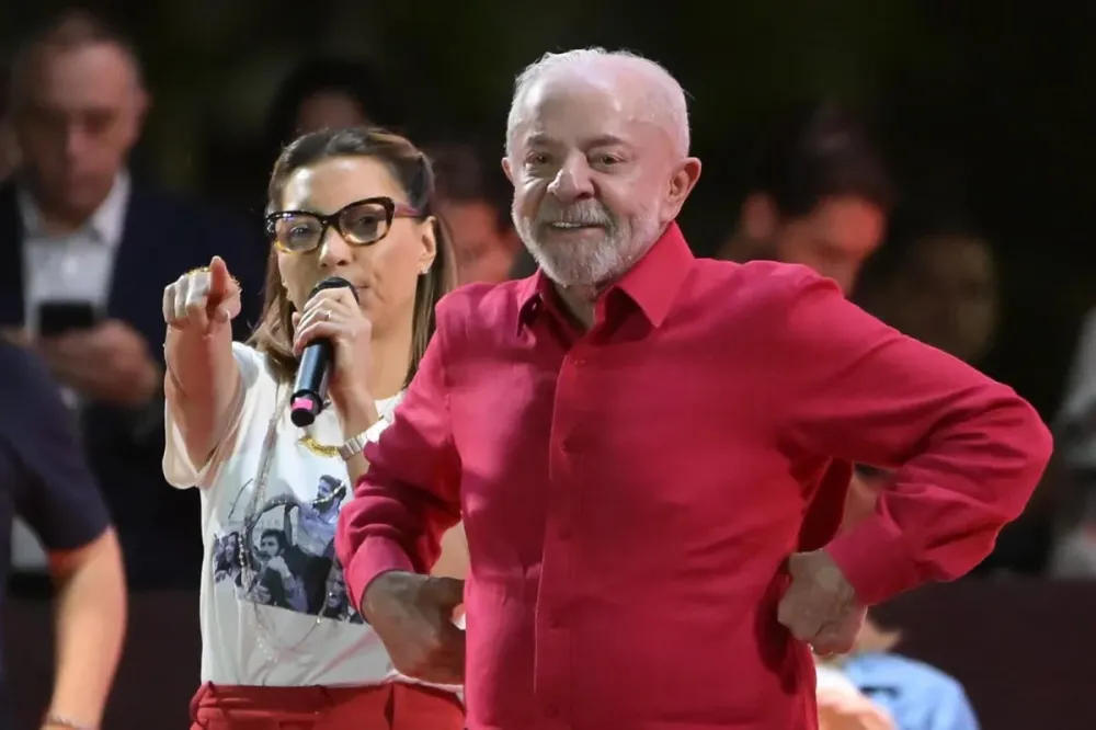 Janja parabeniza Lula por aniversário de 81 anos