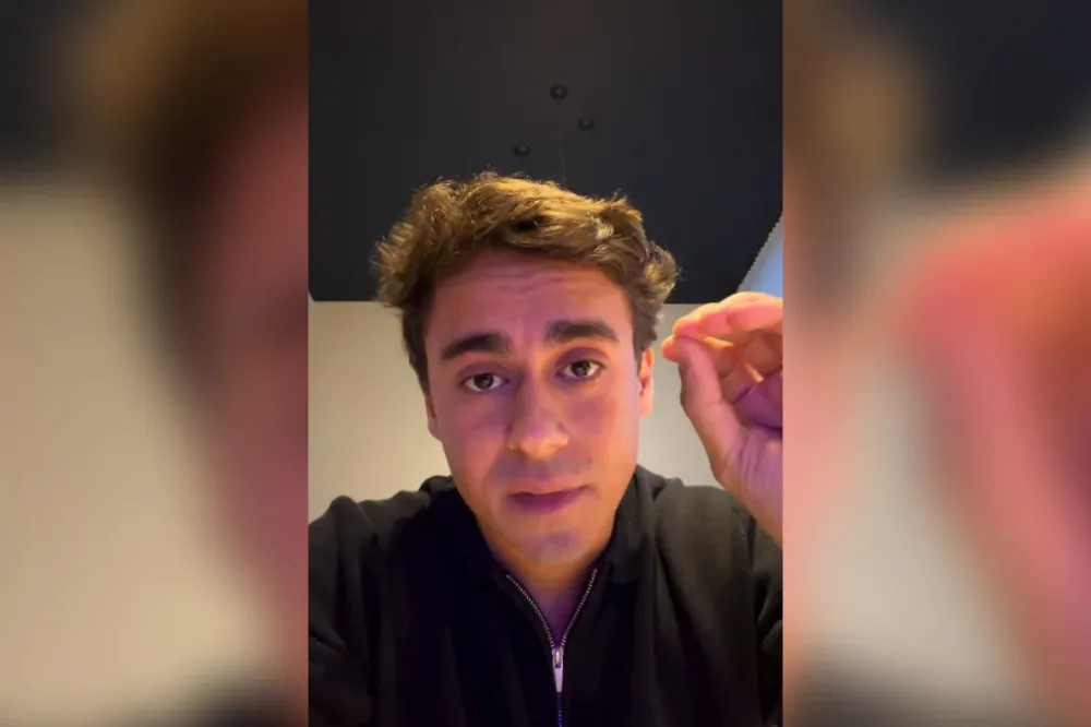 Deputado Nikolas Ferreira publica texto sobre viagem de Flávio Bolsonaro e altera conteúdo em rede social