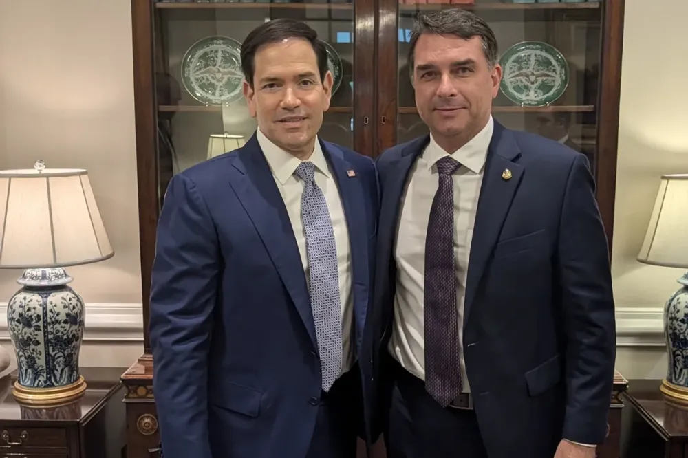 Advogado ligado a Donald Trump afirma que Marco Rubio planejou saída de Flávio Bolsonaro para os Estados Unidos