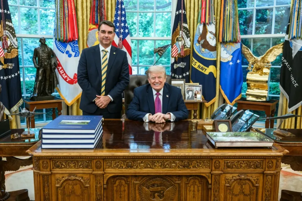 Advogado afirma que governo dos Estados Unidos autorizou asilo político a Flávio Bolsonaro