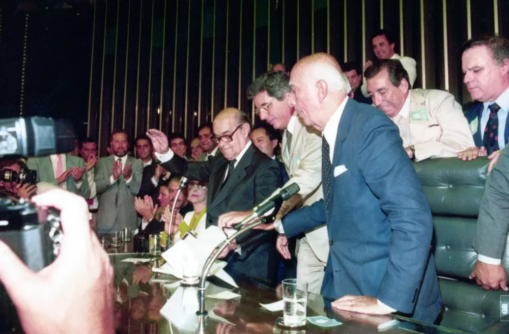 Justiça autoriza acesso da família de Tancredo Neves a documentos médicos sigilosos