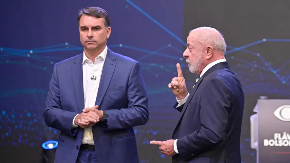 Decisão sobre passaporte de Flávio Bolsonaro gera debate jurídico sobre motivação e fundamentação